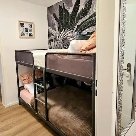 Urban Jungle Riesiger Balkon Parken Arbeitsplatz Lägenhet