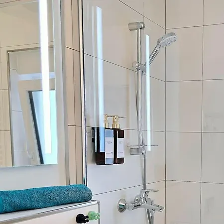 Urban Jungle Riesiger Balkon Parken Arbeitsplatz 奥芬巴赫