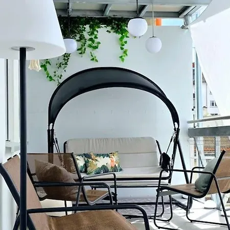 Urban Jungle Riesiger Balkon Parken Arbeitsplatz Оффенбах