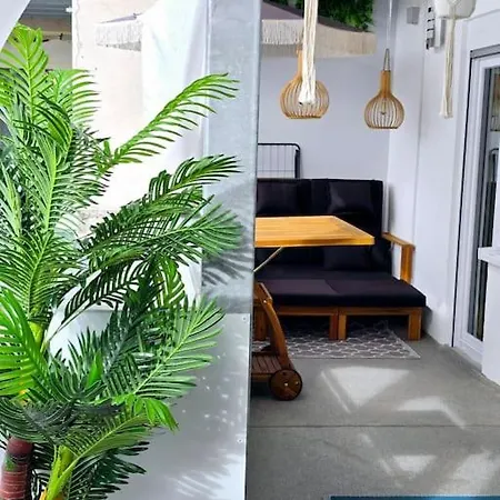 Urban Jungle Riesiger Balkon Parken Arbeitsplatz Apartment